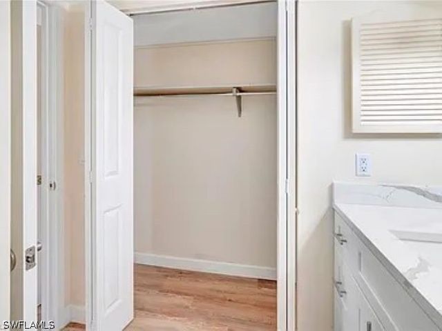 1900 Alamanda DR 202, Naples, FL 34102