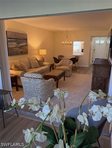 1900 Alamanda DR 202, Naples, FL 34102