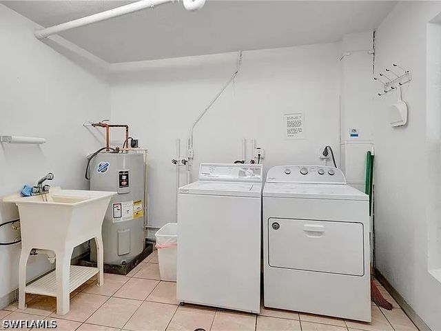 1900 Alamanda DR 202, Naples, FL 34102