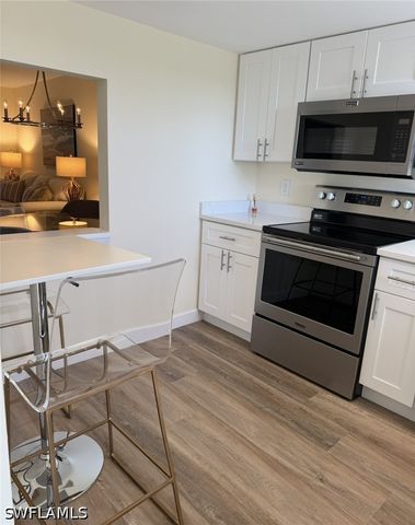 1900 Alamanda DR 202, Naples, FL 34102