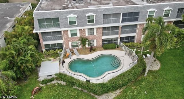 1900 Alamanda DR 202, Naples, FL 34102