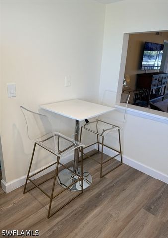 1900 Alamanda DR 202, Naples, FL 34102