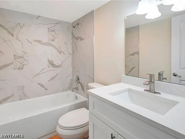 1900 Alamanda DR 202, Naples, FL 34102