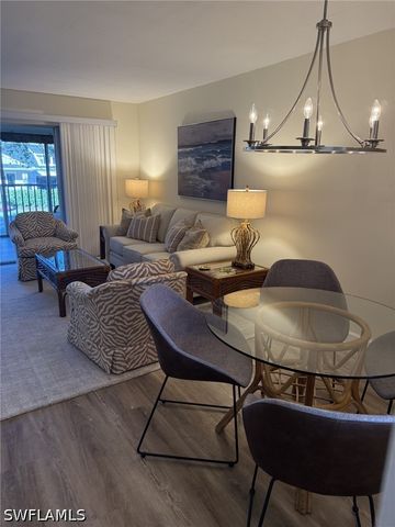 1900 Alamanda DR 202, Naples, FL 34102
