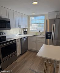 1900 Alamanda DR 202, Naples, FL 34102