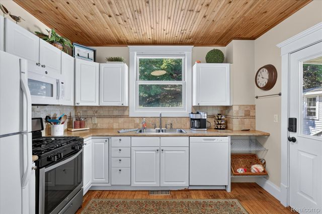 398 Howard Avenue, Grand Haven, MI 49417