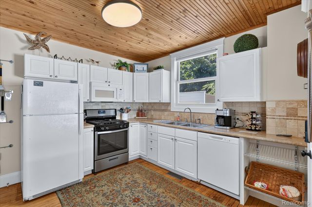 398 Howard Avenue, Grand Haven, MI 49417
