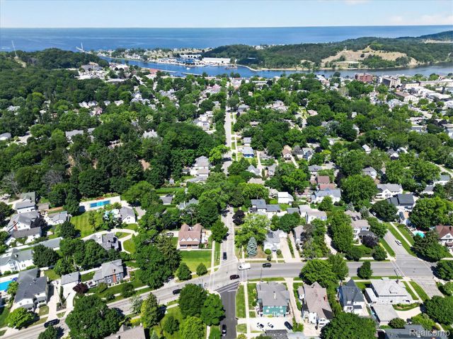 398 Howard Avenue, Grand Haven, MI 49417