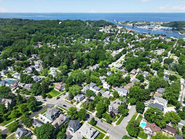 398 Howard Avenue, Grand Haven, MI 49417