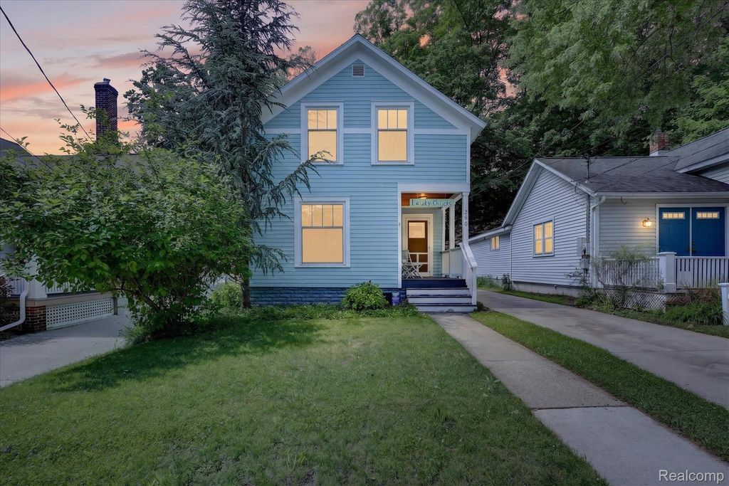 398 Howard Avenue, Grand Haven, MI 49417