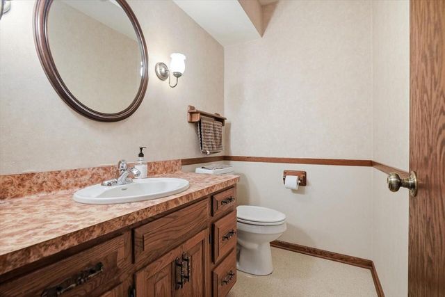 2009 Deerfield DRIVE, Saukville, WI 53080