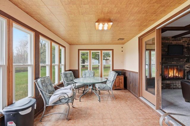 2009 Deerfield DRIVE, Saukville, WI 53080