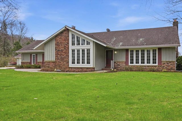 2009 Deerfield DRIVE, Saukville, WI 53080