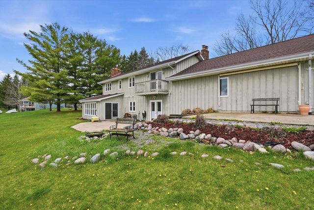2009 Deerfield DRIVE, Saukville, WI 53080