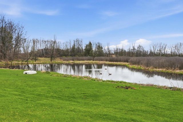 2009 Deerfield DRIVE, Saukville, WI 53080