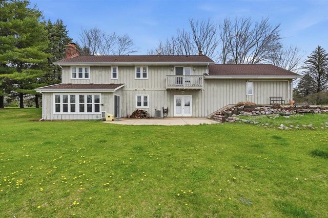 2009 Deerfield DRIVE, Saukville, WI 53080