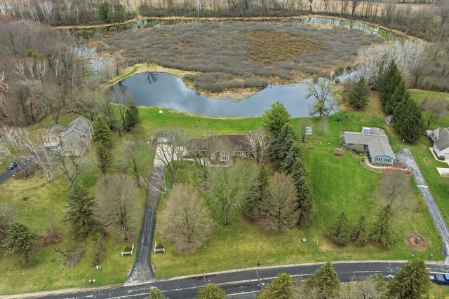 2009 Deerfield DRIVE, Saukville, WI 53080