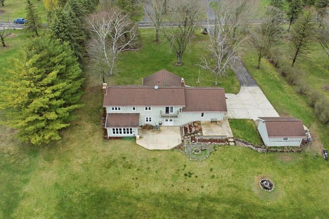 2009 Deerfield DRIVE, Saukville, WI 53080