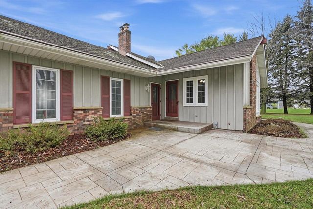 2009 Deerfield DRIVE, Saukville, WI 53080
