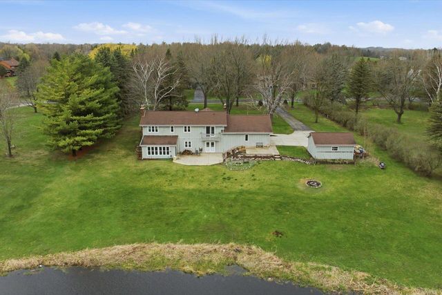 2009 Deerfield DRIVE, Saukville, WI 53080