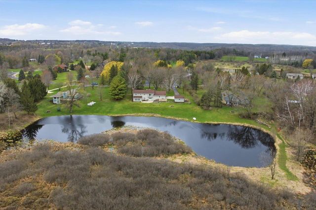 2009 Deerfield DRIVE, Saukville, WI 53080