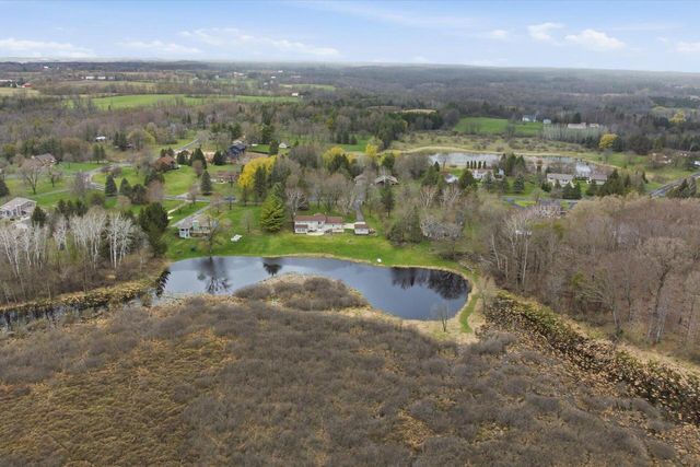 2009 Deerfield DRIVE, Saukville, WI 53080
