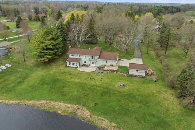 2009 Deerfield DRIVE, Saukville, WI 53080