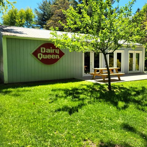 8605 East, Lakeside, MI 49116