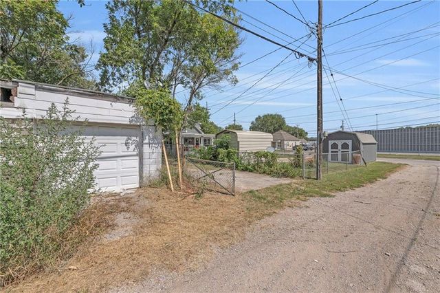 1505 W 39TH Avenue, Kansas City, KS 66103