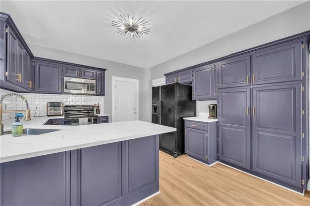1505 W 39TH Avenue, Kansas City, KS 66103