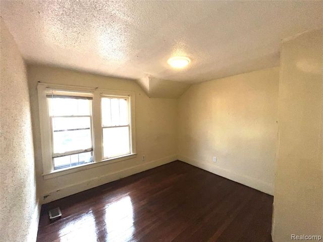 106 Geneva Street, Highland Park, MI 48203