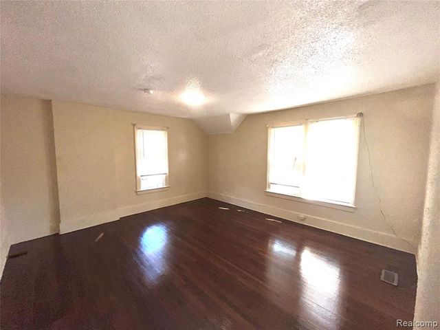 106 Geneva Street, Highland Park, MI 48203