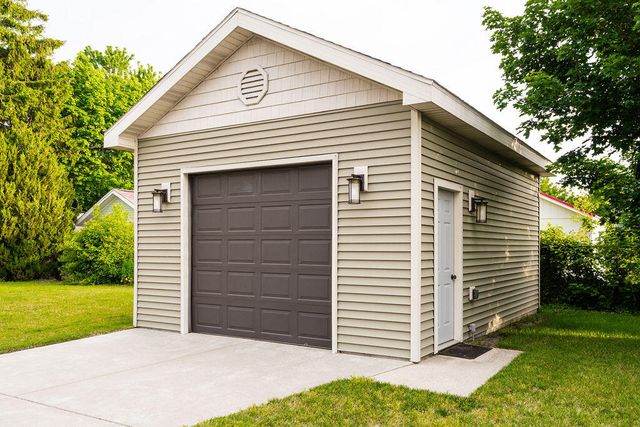 317 Monroe Street, South Haven City, MI 49090