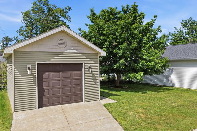 317 Monroe Street, South Haven City, MI 49090