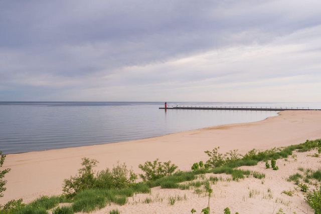317 Monroe Street, South Haven City, MI 49090