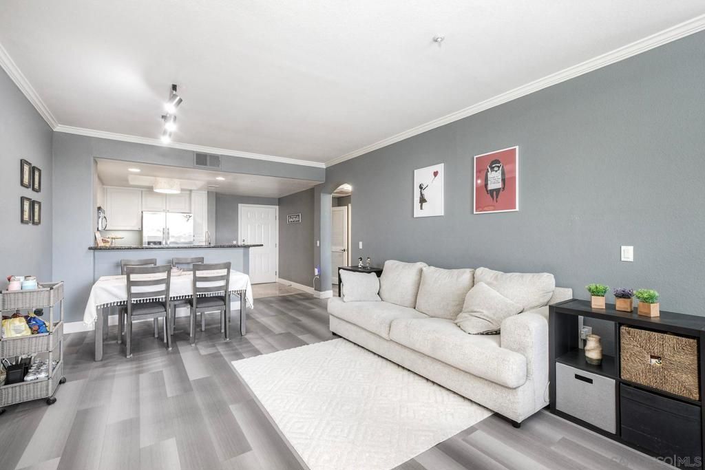 Image 1 of property listing at 9253 Regents Rd. A305, La Jolla, CA 92037