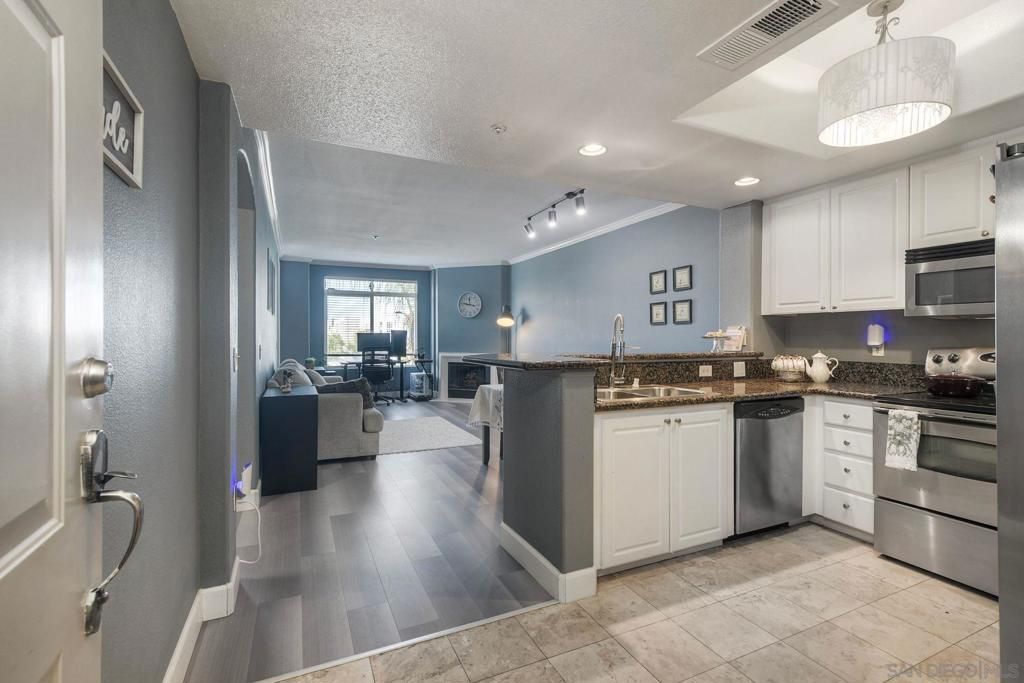 Image 2 of property listing at 9253 Regents Rd. A305, La Jolla, CA 92037