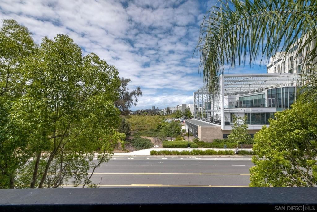 Image 21 of property listing at 9253 Regents Rd. A305, La Jolla, CA 92037