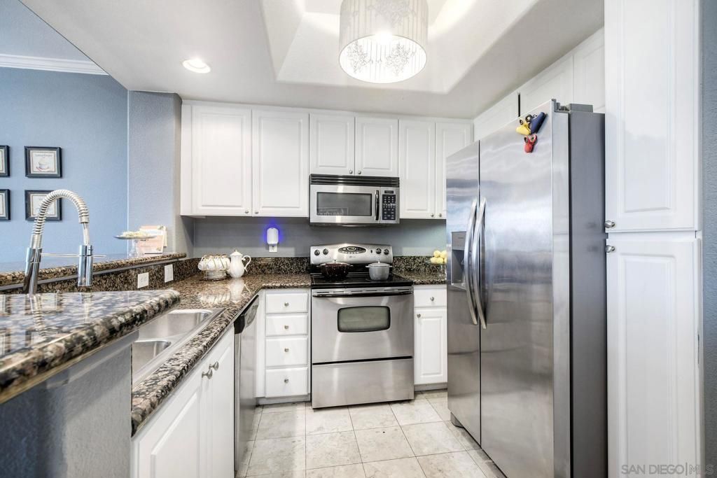 Image 3 of property listing at 9253 Regents Rd. A305, La Jolla, CA 92037