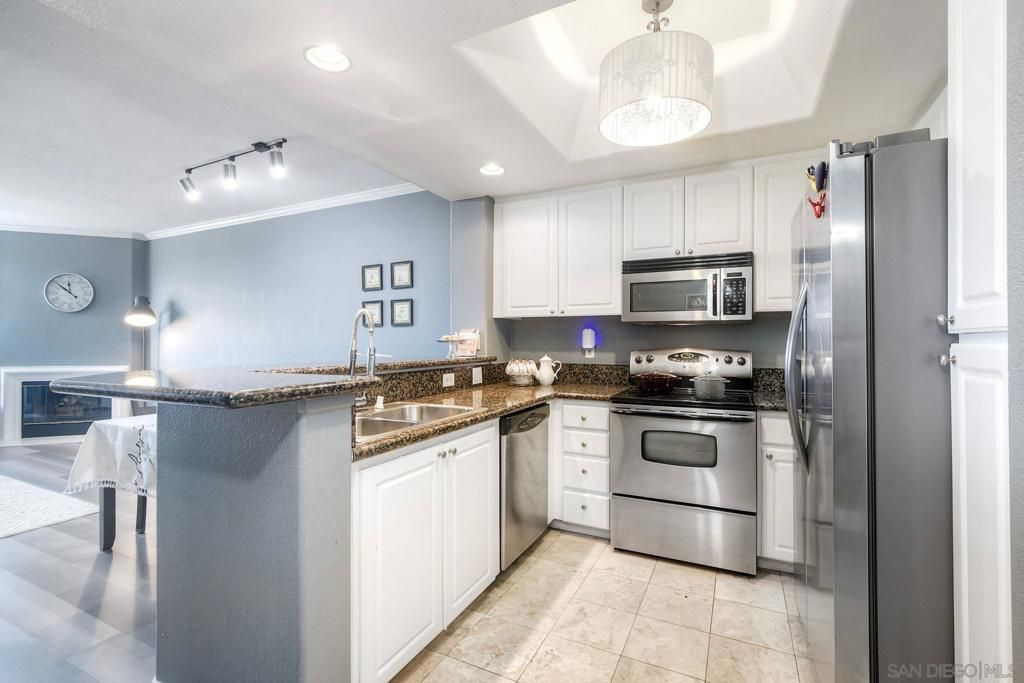 Image 4 of property listing at 9253 Regents Rd. A305, La Jolla, CA 92037