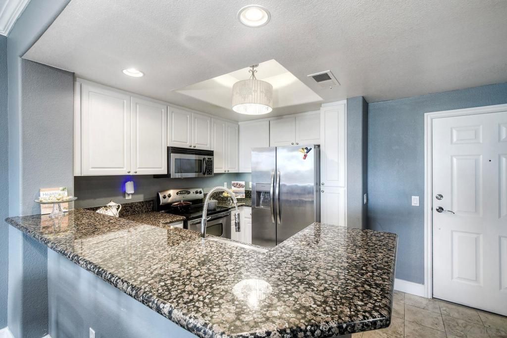 Image 5 of property listing at 9253 Regents Rd. A305, La Jolla, CA 92037