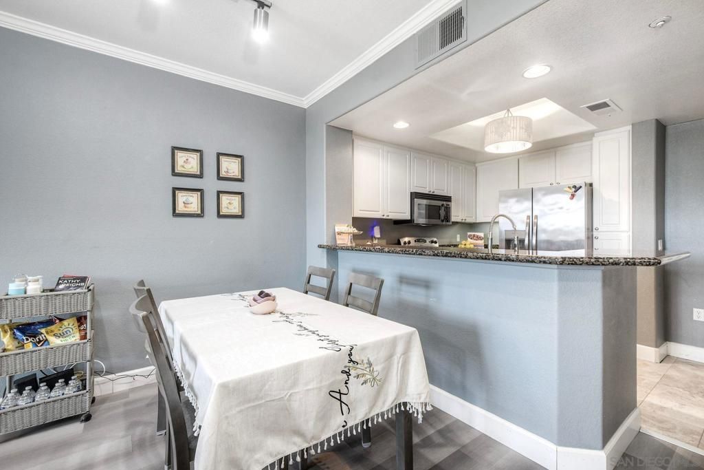 Image 7 of property listing at 9253 Regents Rd. A305, La Jolla, CA 92037