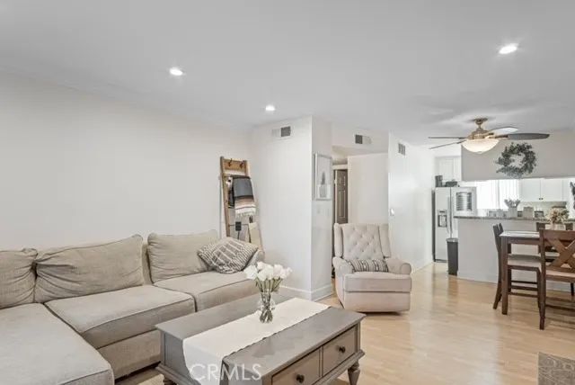 7035 Woodley Avenue 203, Van Nuys, CA 91406