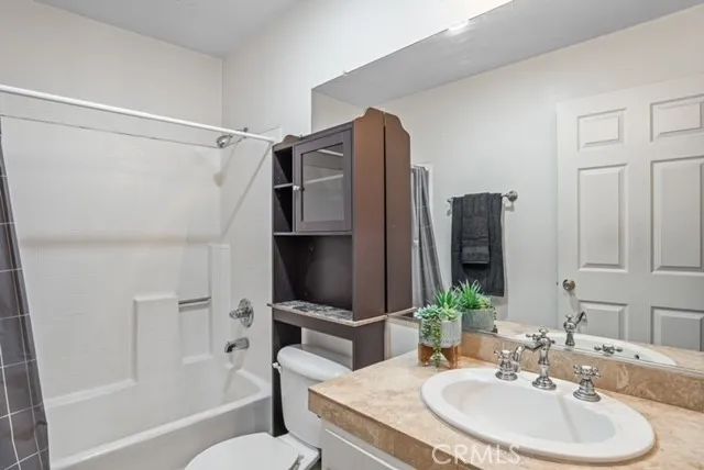 7035 Woodley Avenue 203, Van Nuys, CA 91406