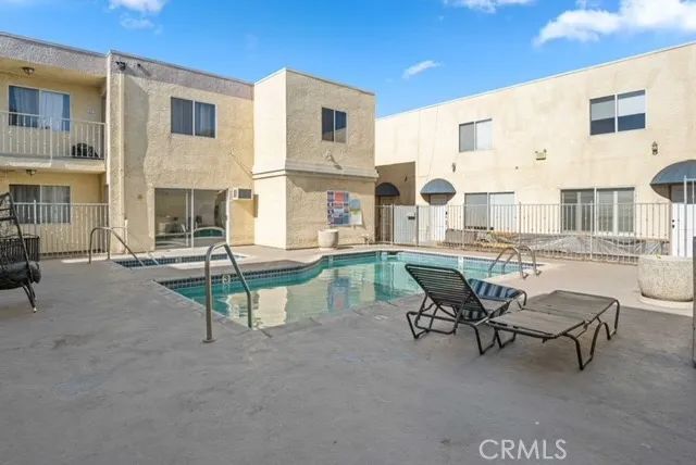 7035 Woodley Avenue 203, Van Nuys, CA 91406