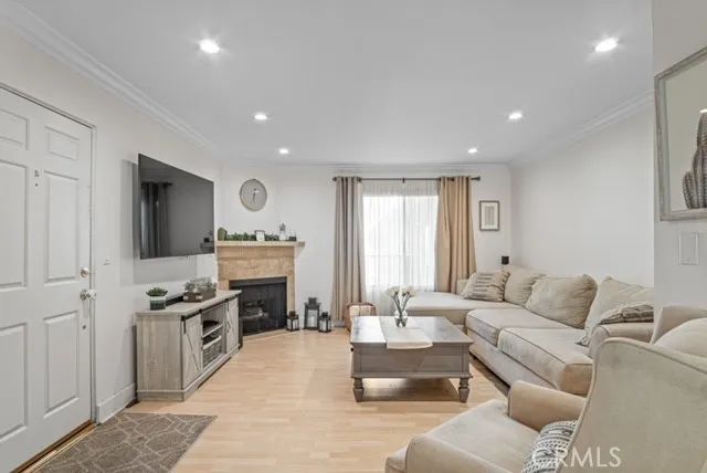 7035 Woodley Avenue 203, Van Nuys, CA 91406