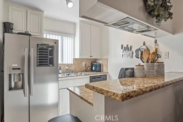 7035 Woodley Avenue 203, Van Nuys, CA 91406