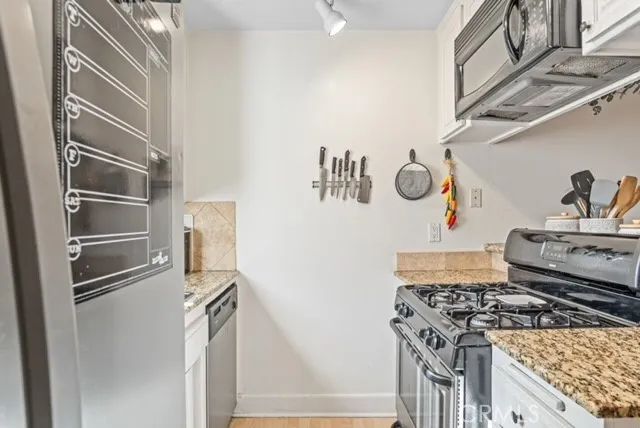 7035 Woodley Avenue 203, Van Nuys, CA 91406