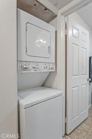 7035 Woodley Avenue 203, Van Nuys, CA 91406