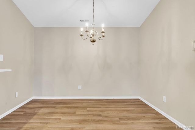 8208 Chesapeake Circle, Walled Lake, MI 48390